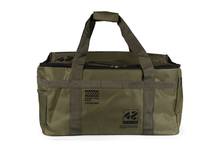 Sac de camping MOLLE de 42 litres – Pliable et robuste, vert olive 01 Camping Bag green Metal Badge