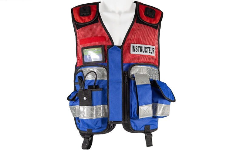Gilet d'intervention tactique bleu / rouge robuste, fonctionnel et polyvalent 01 Einsatzweste Blau Rot Metal Badge