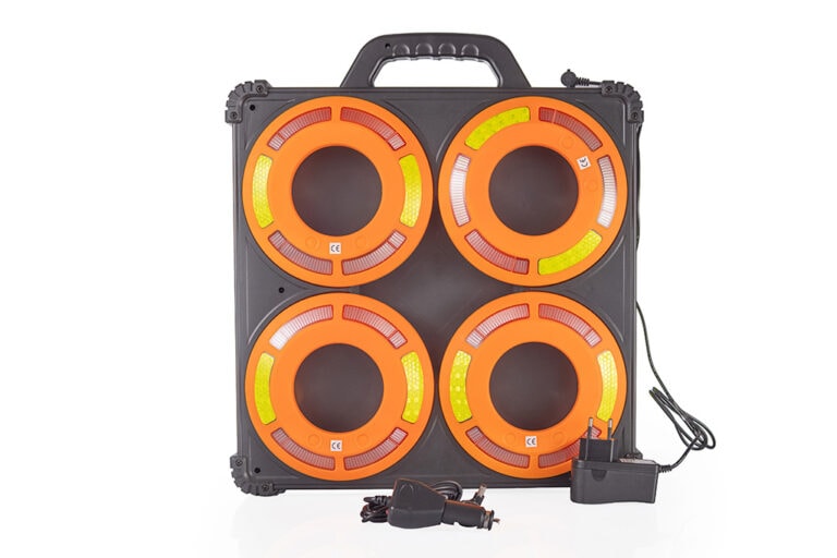 Kit de feux de signalisation LED à 360° pour plots de signalisation, dans un coffret 01 LED 360 Signalleuchten Metal Badge