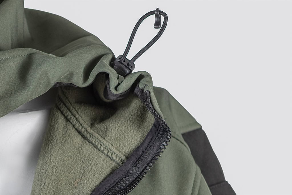 Outdoor Softshell Jacke mit Kapuze – grün, schwarz