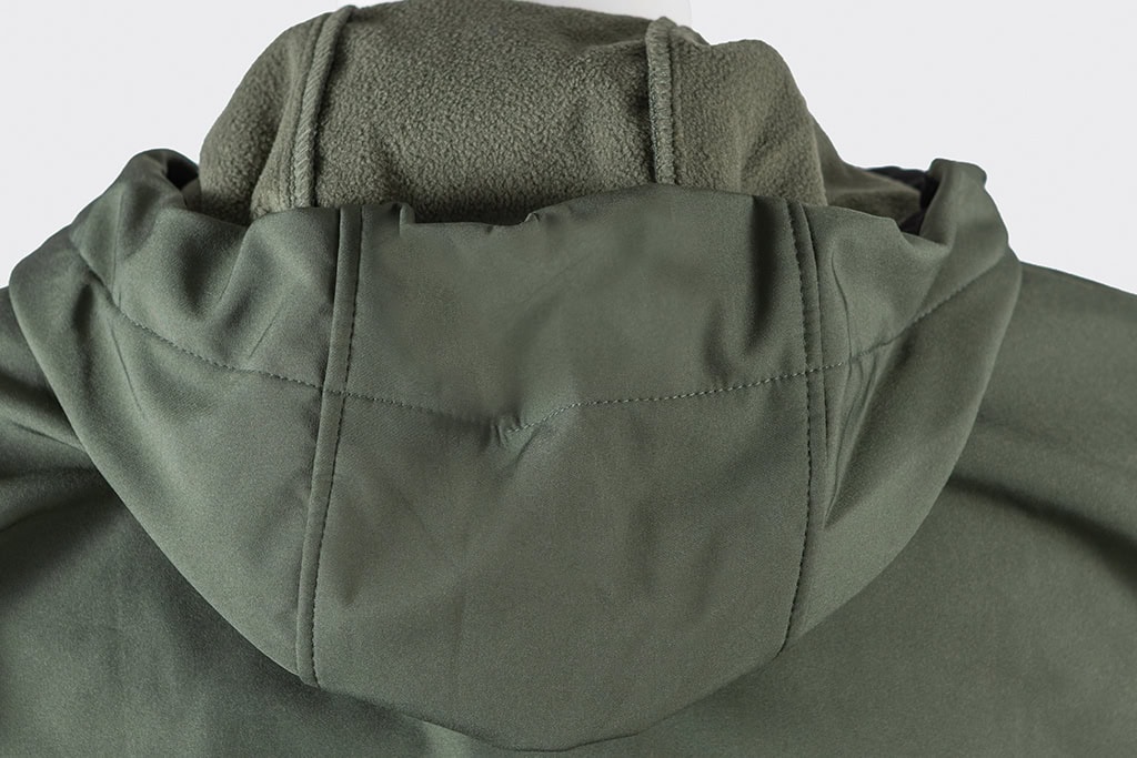 Outdoor Softshell Jacke mit Kapuze – grün, schwarz