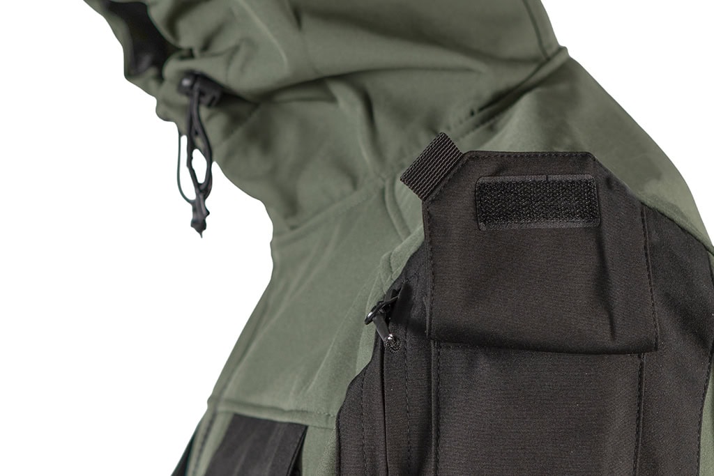 Outdoor Softshell Jacke mit Kapuze – grün, schwarz