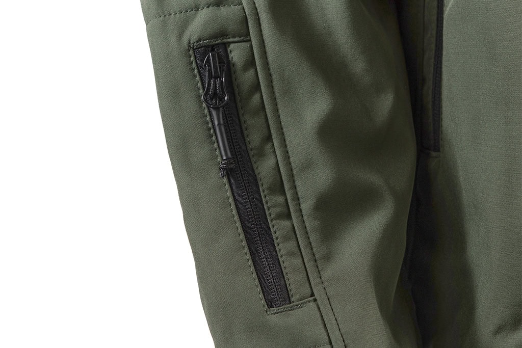 Outdoor Softshell Jacke mit Kapuze – grün, schwarz