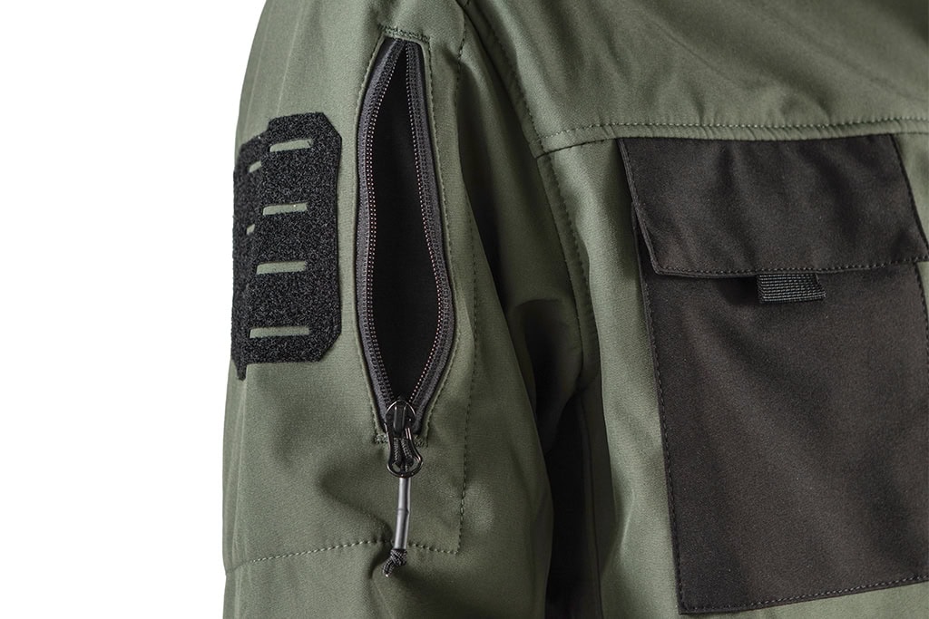 Outdoor Softshell Jacke mit Kapuze – grün, schwarz